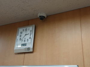 京都市中京区の専門学校の防犯カメラシステム設置工事1
