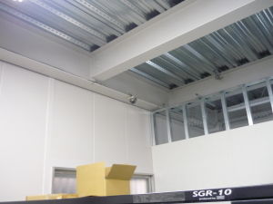 大阪市鶴見区の倉庫での防犯カメラ設置工事4