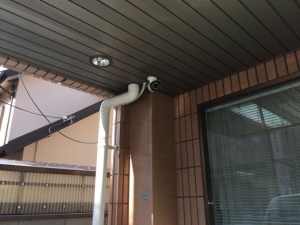 寝屋川市のマンションでの防犯カメラ設置工事1
