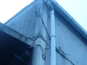 松原市の工場での防犯カメラ設置工事2