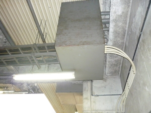 箕面市のテナントビルでの防犯カメラ設置工事2